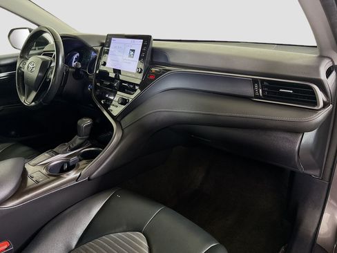 Used 2024 Toyota Camry SE w/ Cold Weather Package FWD image 30