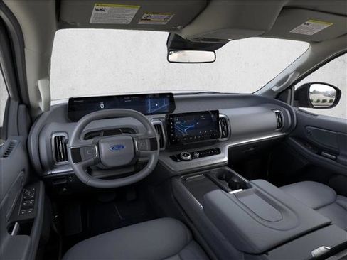 New 2026 Ford Expedition Active image 9