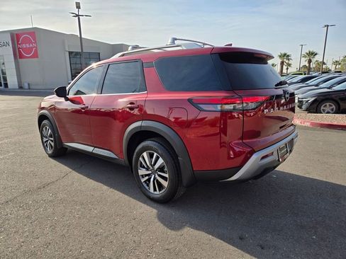 Certified 2024 Nissan Pathfinder SL image 9