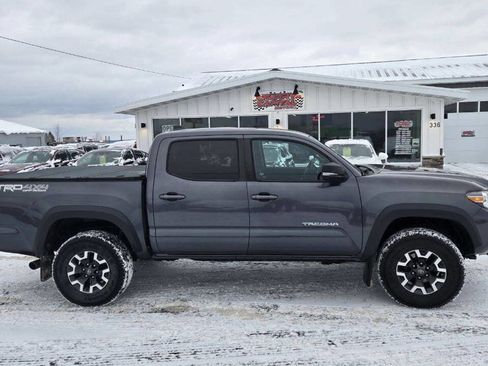 Used 2020 Toyota Tacoma TRD Off-Road w/ Technology Package image 8