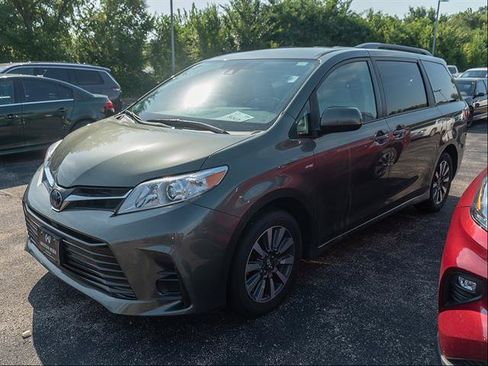 Used 2018 Toyota Sienna LE AWD/4WD image 4