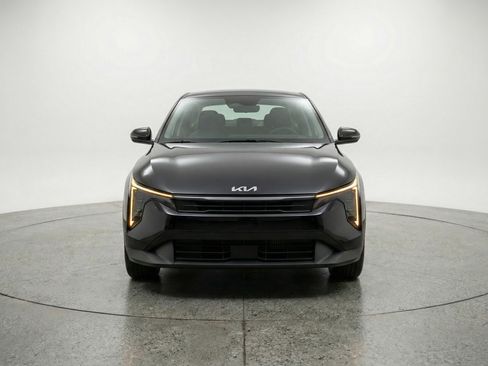Used 2025 Kia K4 LXS image 2