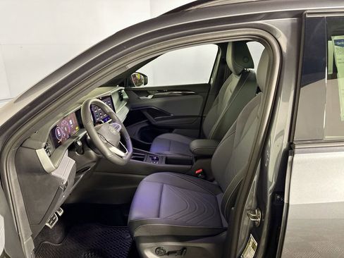 New 2026 Volkswagen Tiguan SE R-Line AWD/4WD image 11