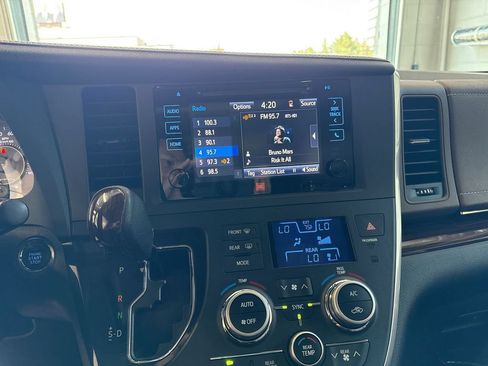 Used 2015 Toyota Sienna Limited Premium AWD/4WD image 24