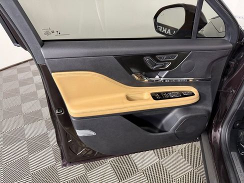 Used 2023 Lincoln Corsair Reserve w/ Equipment Group 201A image 13