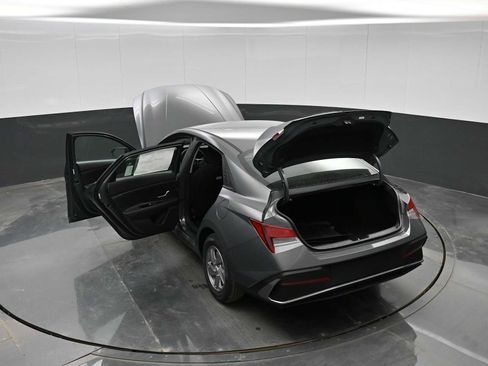 New 2026 Hyundai Elantra SE image 37