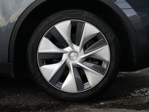 Used 2020 Tesla Model Y Long Range image 14