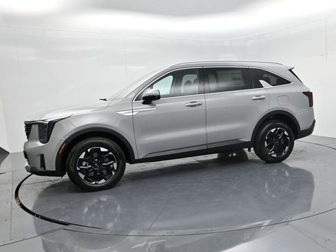 Certified 2026 Kia Sorento S AWD/4WD image 4
