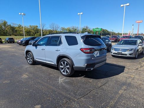 New 2025 Honda Pilot Touring image 5