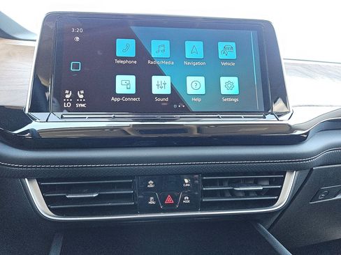 Used 2025 Volkswagen Atlas SE image 43