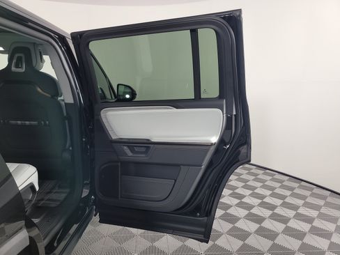 Used 2025 Rivian R1S Premium AWD/4WD image 19