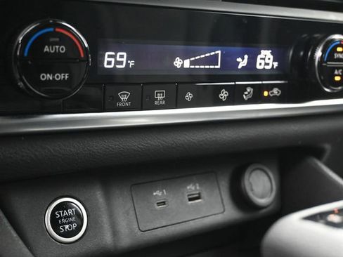 Used 2023 Nissan Rogue SV image 18