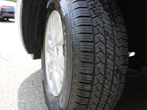 Used 2012 Kia Sedona LX w/ PWR Pkg FWD image 16