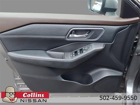 Used 2021 Nissan Rogue SV w/ Premium Package image 16