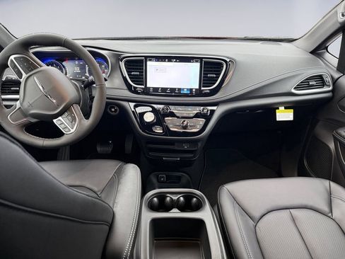 New 2026 Chrysler Pacifica Select image 12
