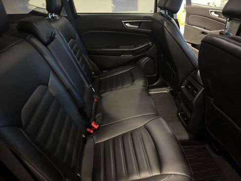 Used 2022 Ford Edge SEL w/ Convenience Package image 12