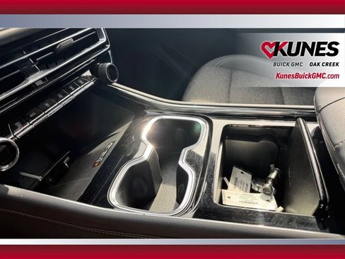 Used 2024 Chevrolet Traverse LT FWD image 28