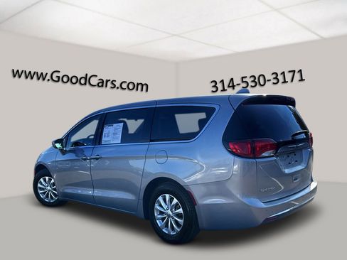 Used 2019 Chrysler Pacifica Touring Plus image 4