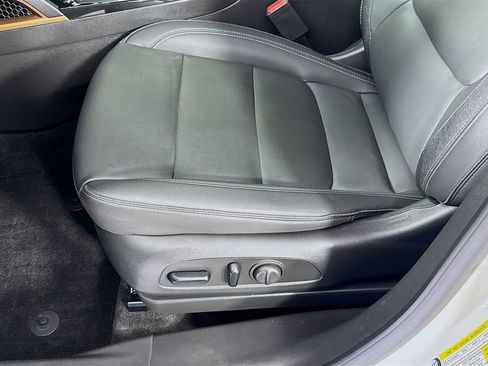 Used 2023 Chevrolet TrailBlazer ACTIV w/ Sun and Liftgate Package image 23