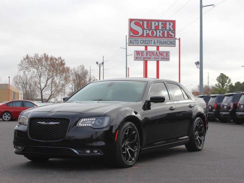 Used 2019 Chrysler 300 S RWD image 7