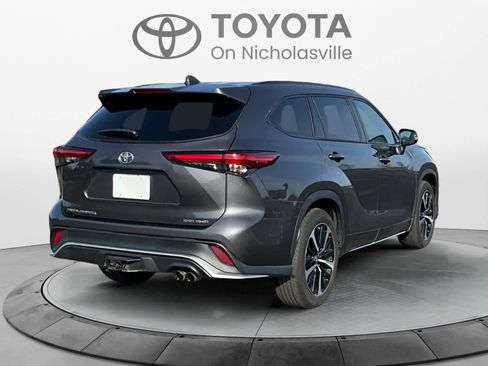 Used 2021 Toyota Highlander XSE image 6