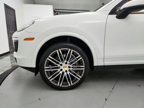 Used 2017 Porsche Cayenne Platinum Edition w/ Premium Package (PJV) AWD/4WD image 32