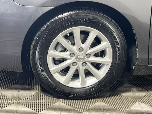 Used 2011 Toyota Camry XLE w/ SE/XLE Extra-Value Pkg FWD image 12