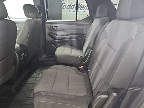 Used 2023 Chevrolet Traverse LT FWD image 19