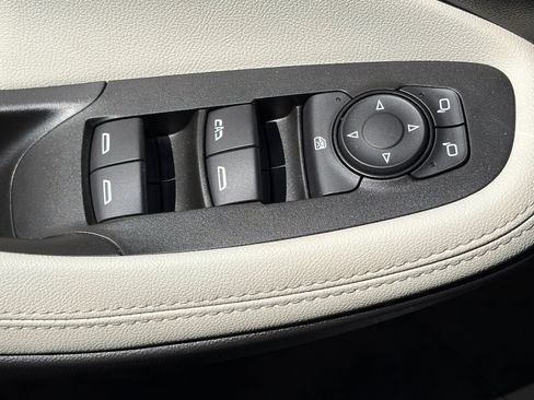 Used 2021 Buick Encore GX Essence w/ Advanced Technology Package FWD image 16