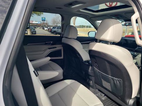 Used 2025 Kia Telluride S image 59