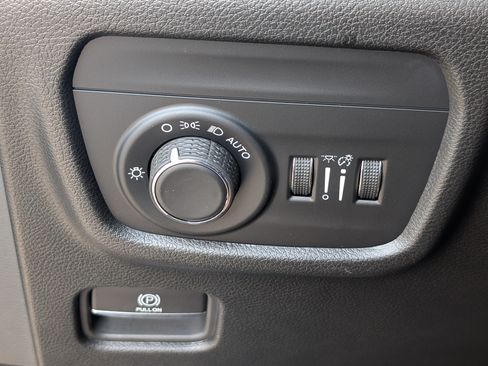 Used 2023 Jeep Grand Cherokee Altitude AWD/4WD image 22