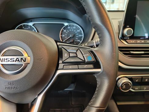 Used 2022 Nissan Altima 2.5 SV w/ SV Premium Package image 23