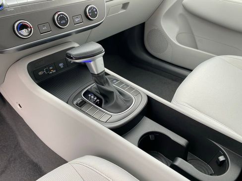 New 2026 Hyundai Kona SE image 13