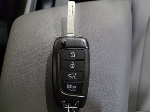 Used 2023 Hyundai Elantra SE FWD image 32