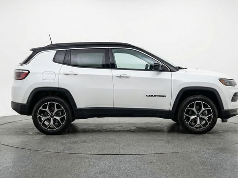 Used 2025 Jeep Compass Limited image 11
