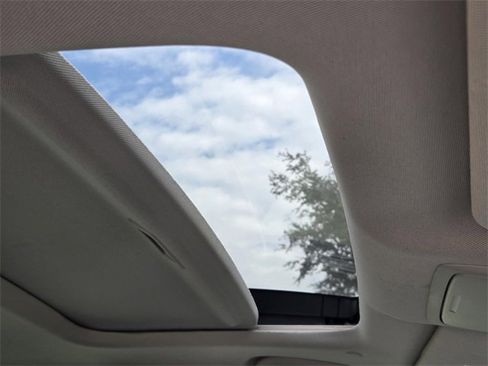 Used 2018 Honda Accord Touring image 9