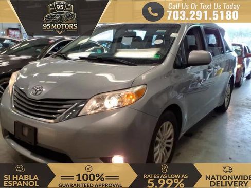 Used 2013 Toyota Sienna XLE w/ Entertainment Pkg image 1