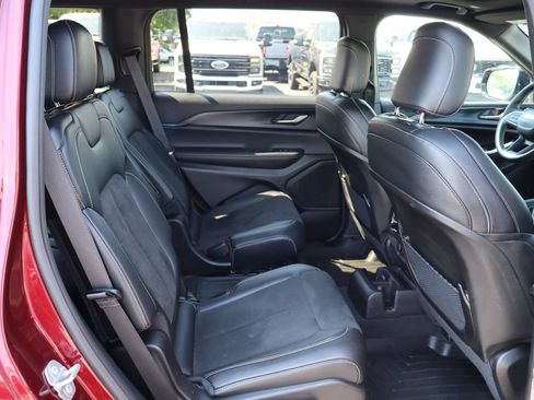Used 2024 Jeep Grand Cherokee L Altitude AWD/4WD image 33