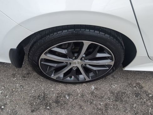 Used 2023 Honda Civic Touring image 9