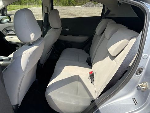 Used 2019 Honda HR-V LX image 12