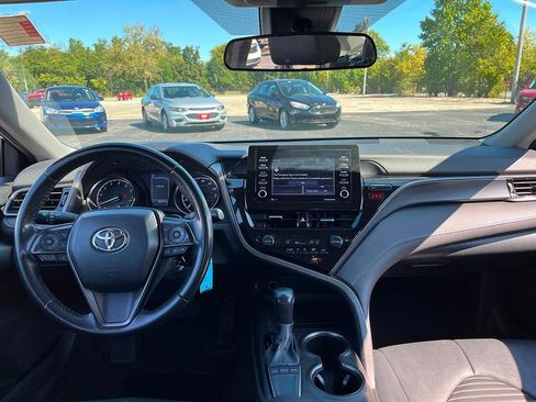 Used 2023 Toyota Camry SE image 11