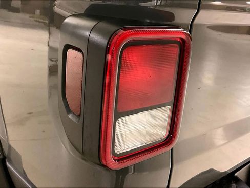 Used 2021 Jeep Gladiator Overland w/ Popular Equipment Package image 26