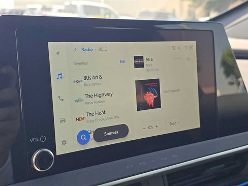 Certified 2026 Toyota Prius XLE FWD image 27