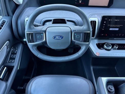 Certified 2025 Ford Expedition Active image 15