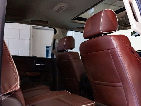 Used 2018 Chevrolet Silverado 2500 High Country w/ Duramax Plus Package image 8