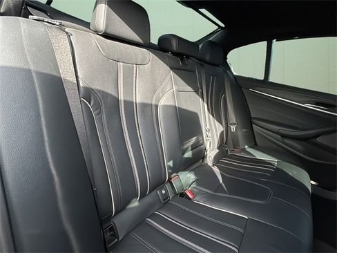 Used 2023 BMW M550i xDrive w/ Dynamic Handling Package image 41