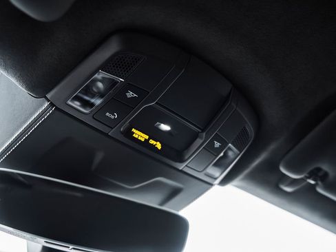 Used 2025 Porsche 911 GT3 RWD image 79