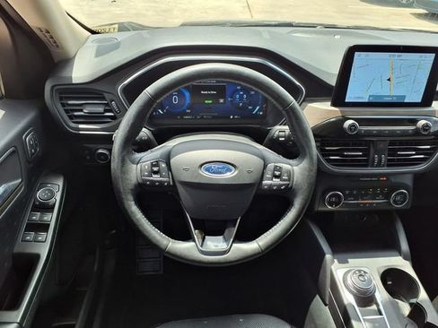 Used 2020 Ford Escape Titanium FWD image 16