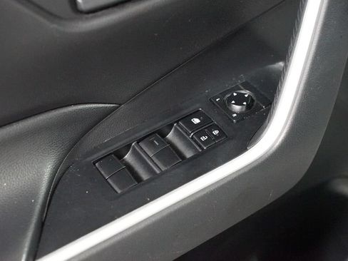 Used 2021 Toyota RAV4 LE FWD image 27