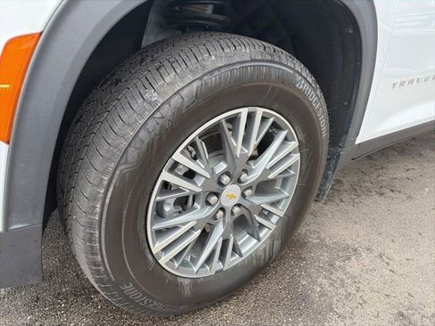 Used 2025 Chevrolet Traverse LT AWD/4WD image 6